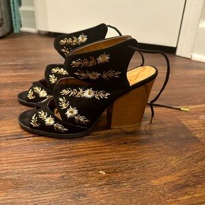 Black floral embroidered block heels - size 8